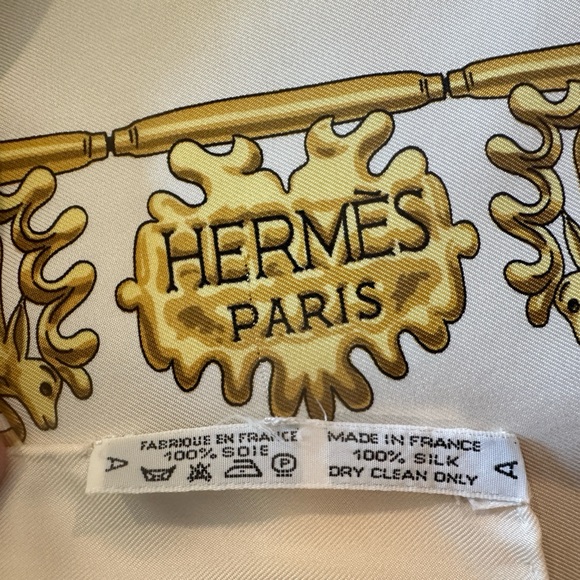 ššSOLDššVintage 1975 Design Hermes CarrĆ© Les Cavalierās Dāor Silk Scarf - Picture 8 of 15